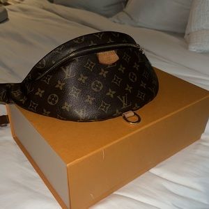 Sold out * Authentic Louis Vuitton Monogram Bumbag